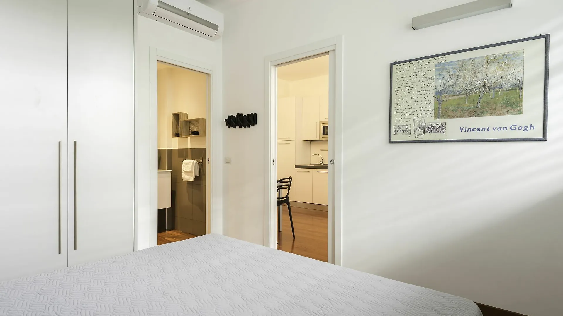 Rentclass - Fair Area - Piazza De Angeli Milan Apartment