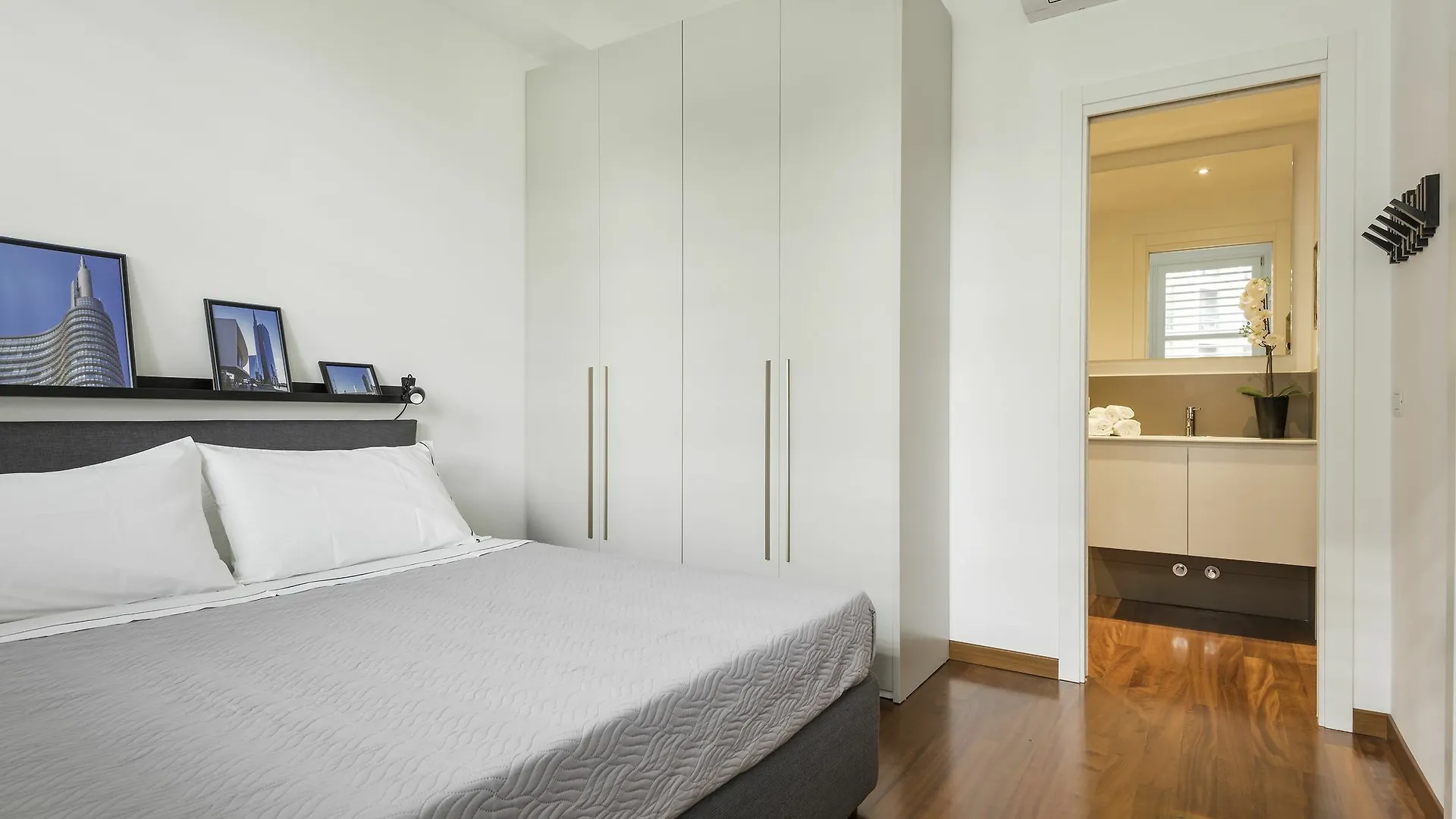 Rentclass - Fair Area - Piazza De Angeli Milan 0*,  Italy