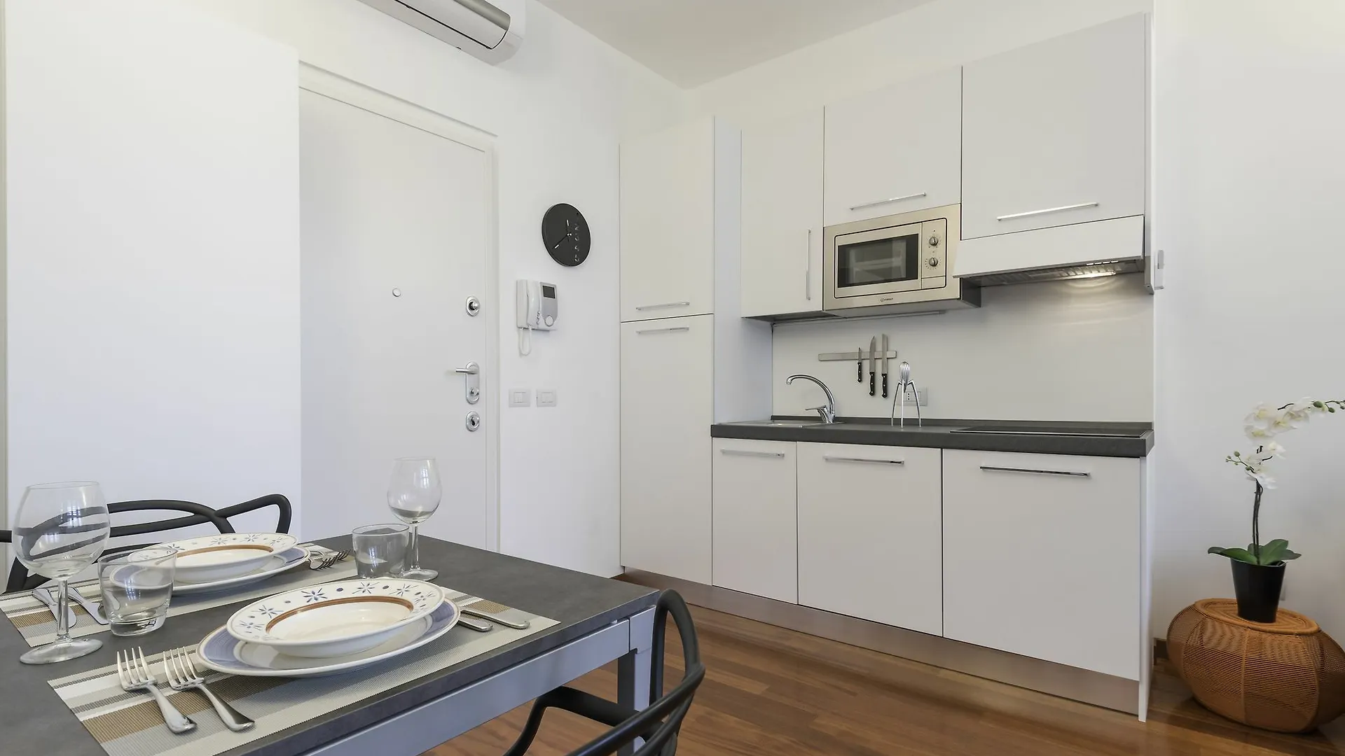Rentclass - Fair Area - Piazza De Angeli Milan